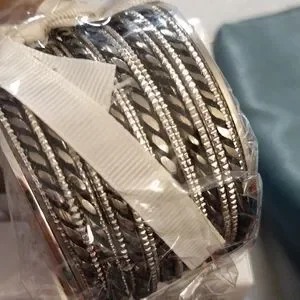 Amrita singh bangles deals